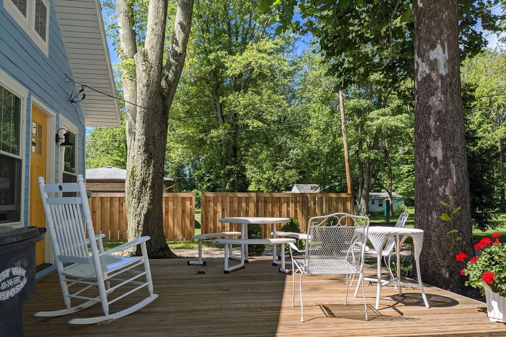 Photo of Patio Balcony in Paw Paw Lake
