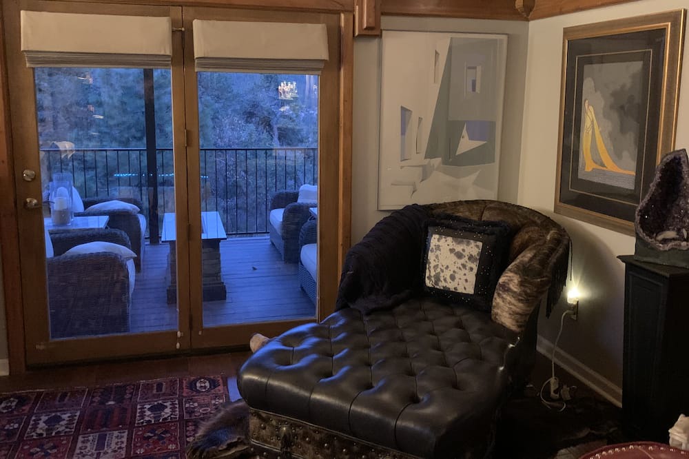 Photo of Livingroom in Jemez Springs
