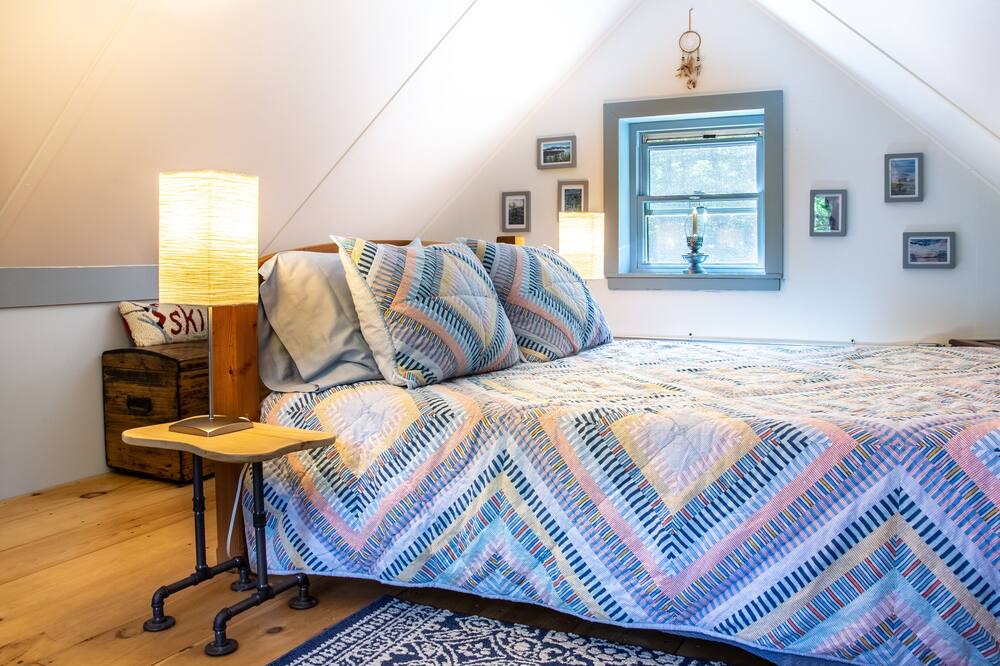 Photo of Bedroom in Roxbury