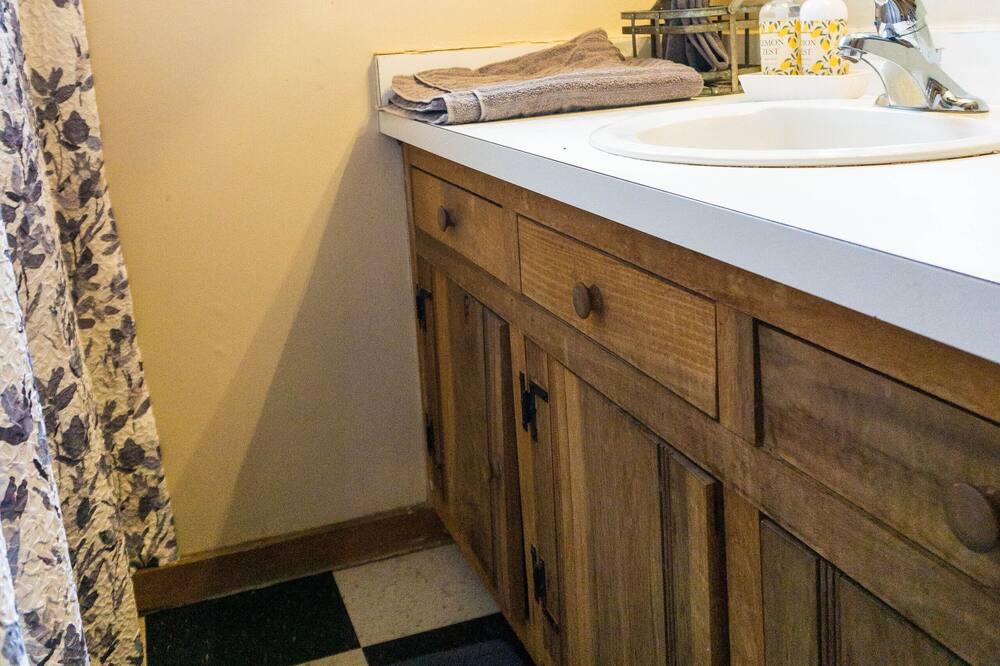 Photo of Bathroom in Kabletown