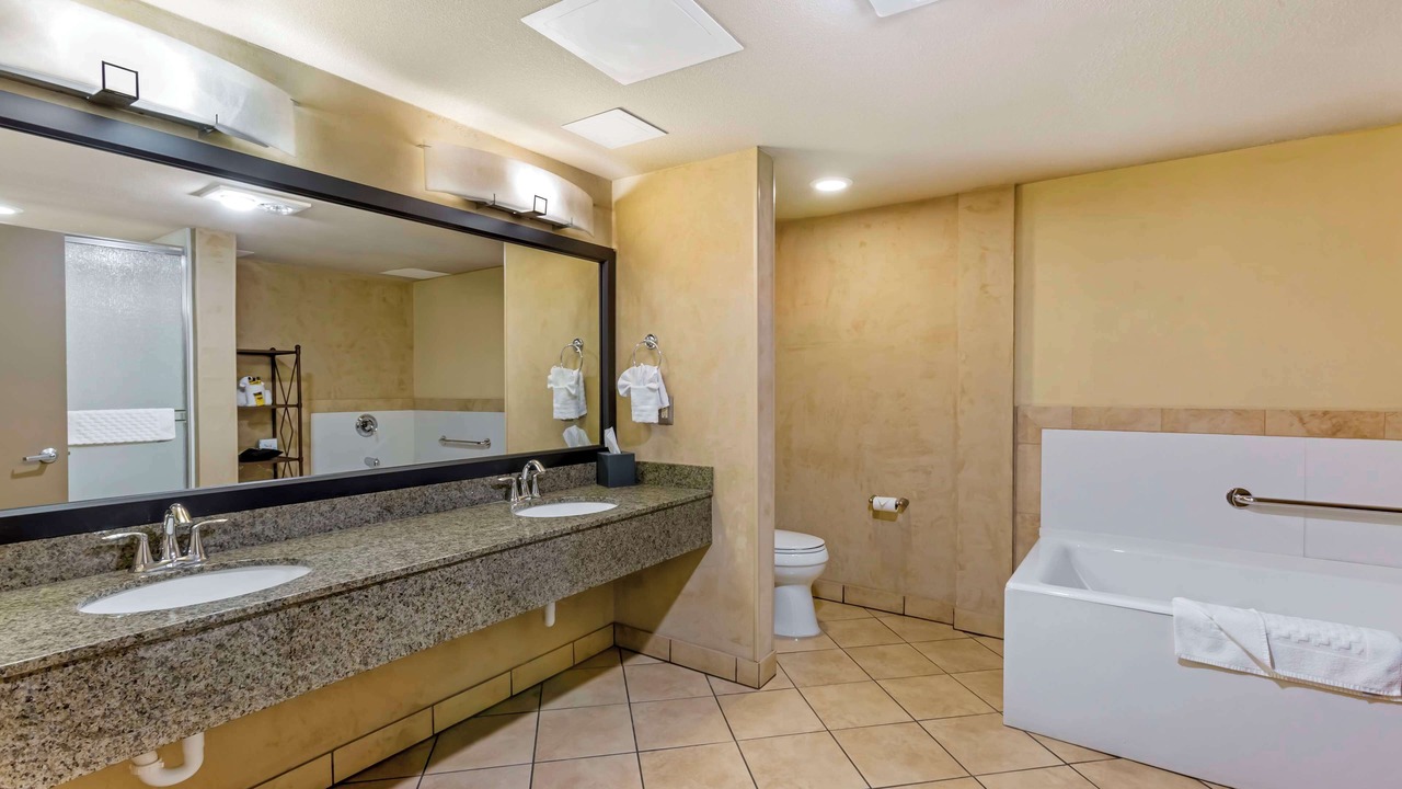 Photo of Bathroom in Raton