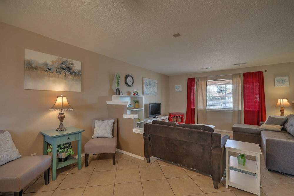 Photo of Livingroom in Northeast Heights
