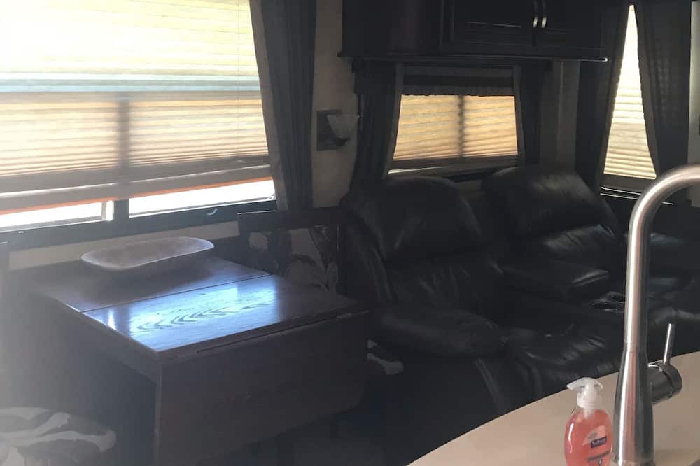 Photo of Livingroom in Holman
