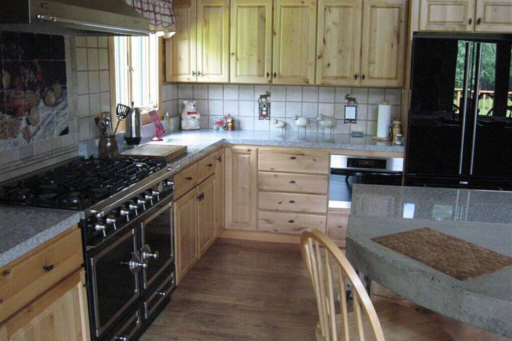 Photo of Kitchen in Landaff