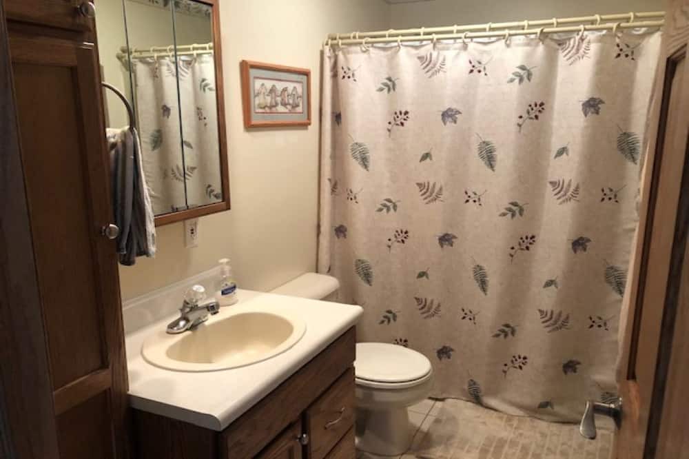 Photo of Bathroom in Guttenberg
