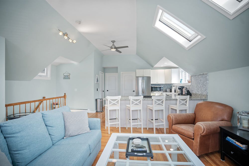 Photo of Livingroom in Yachting Village