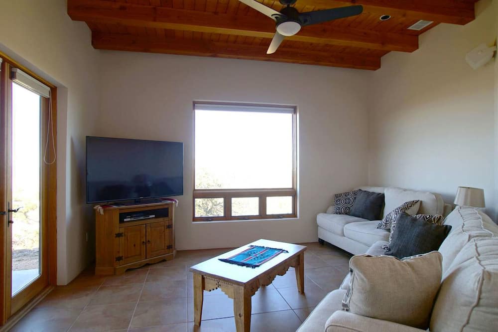 Photo of Livingroom in Nambe Pueblo