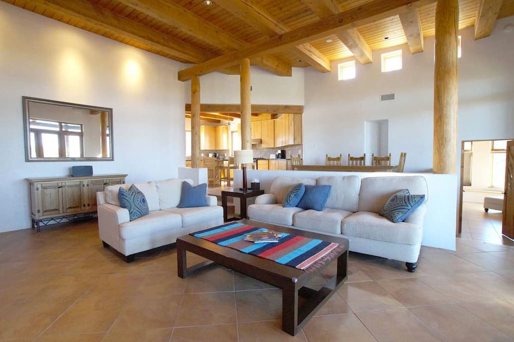 Photo of Livingroom in Nambe Pueblo