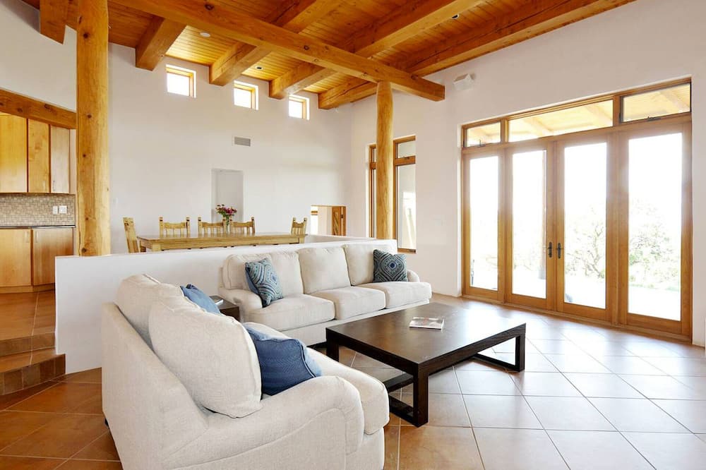 Photo of Livingroom in Nambe Pueblo