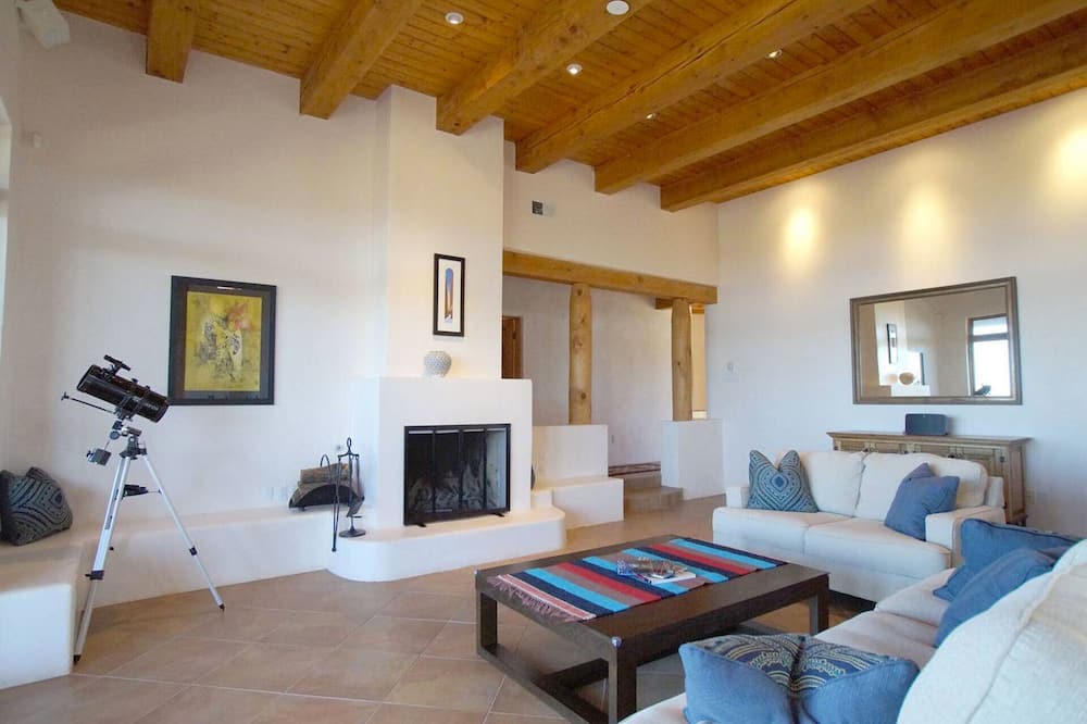 Photo of Livingroom in Nambe Pueblo