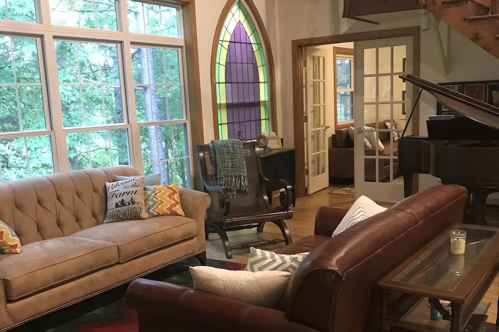 Photo of Livingroom in Amery