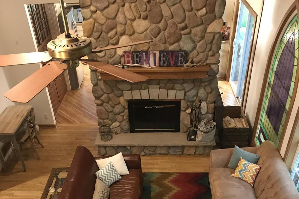 Photo of Livingroom in Amery