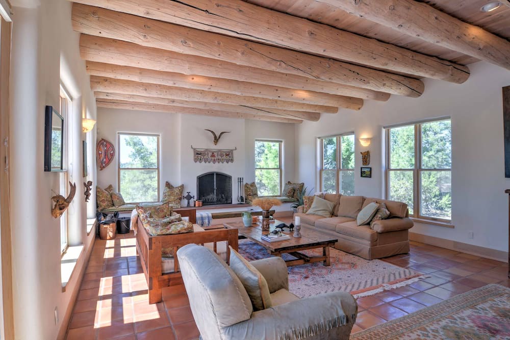 Photo of Livingroom in Valdez