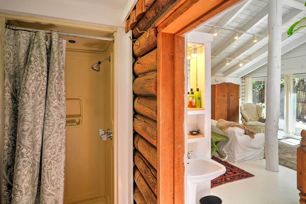 Photo of Bathroom in Tesuque