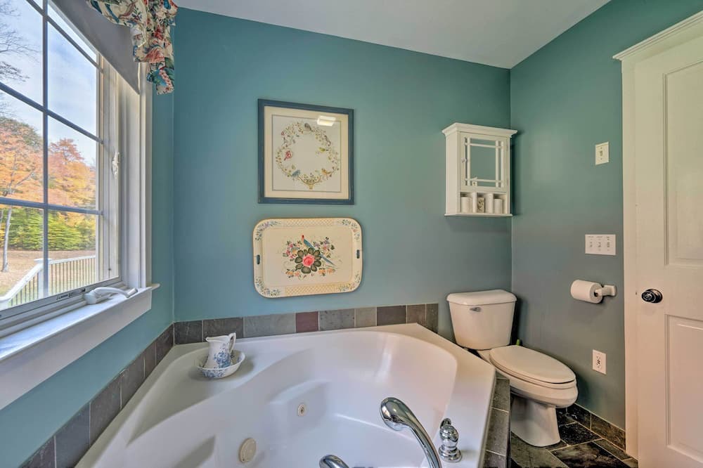 Photo of Bathroom in Wardsboro