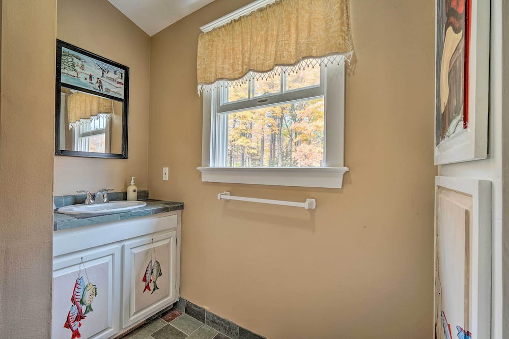 Photo of Bathroom in Wardsboro