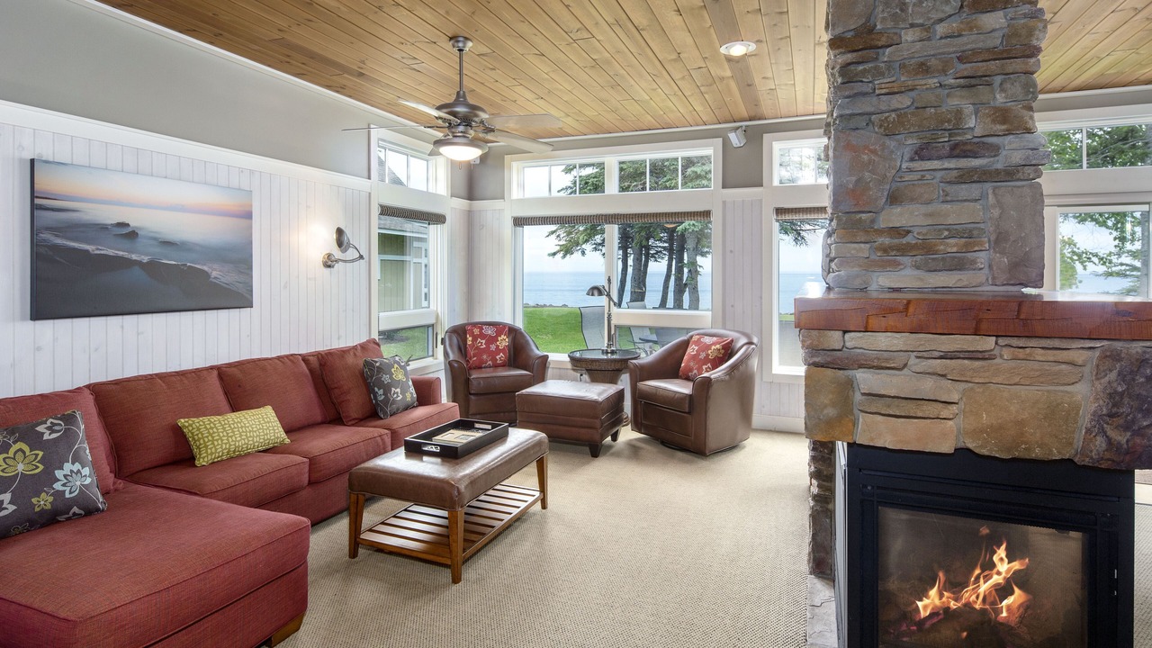 Photo of Livingroom in Two Harbors