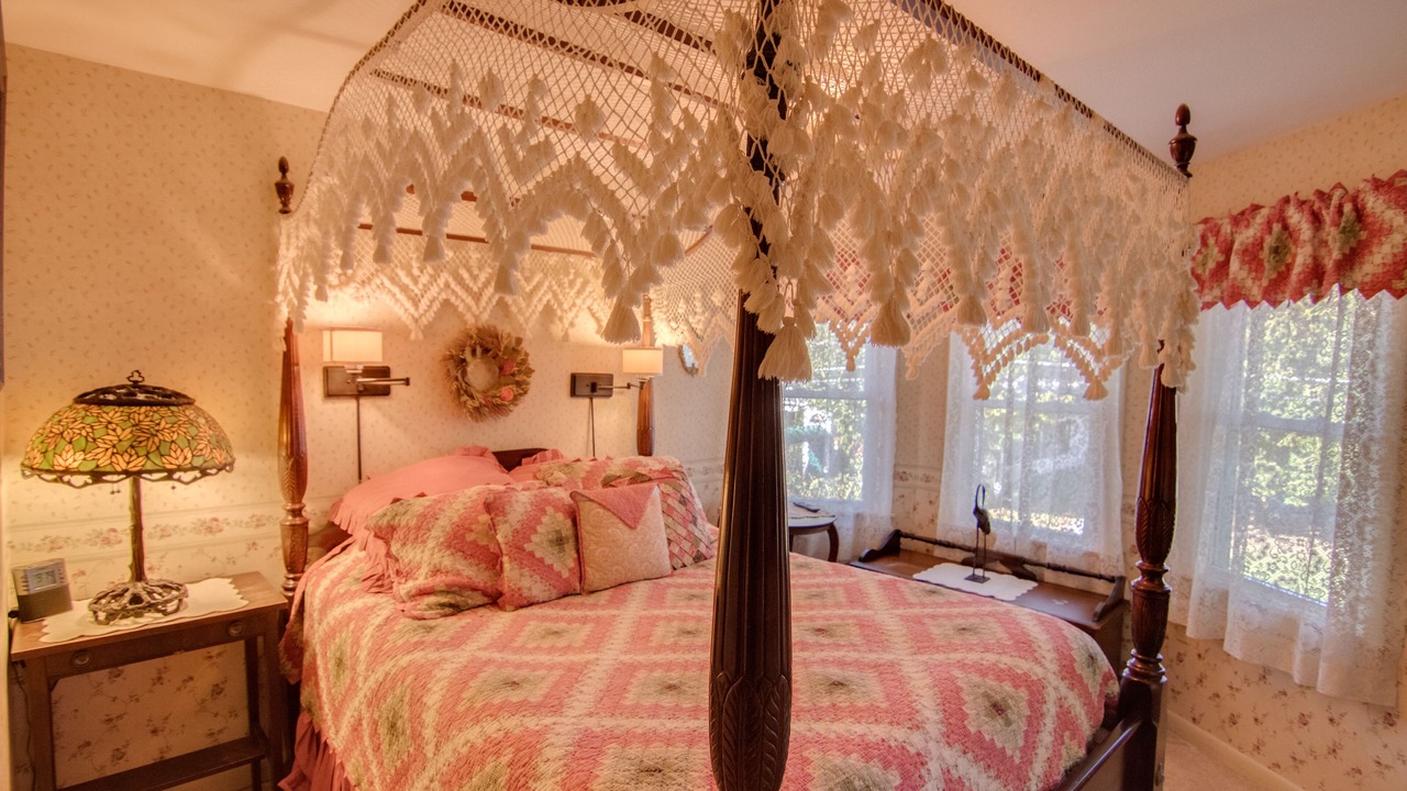 Photo of Bedroom in North Woodstock