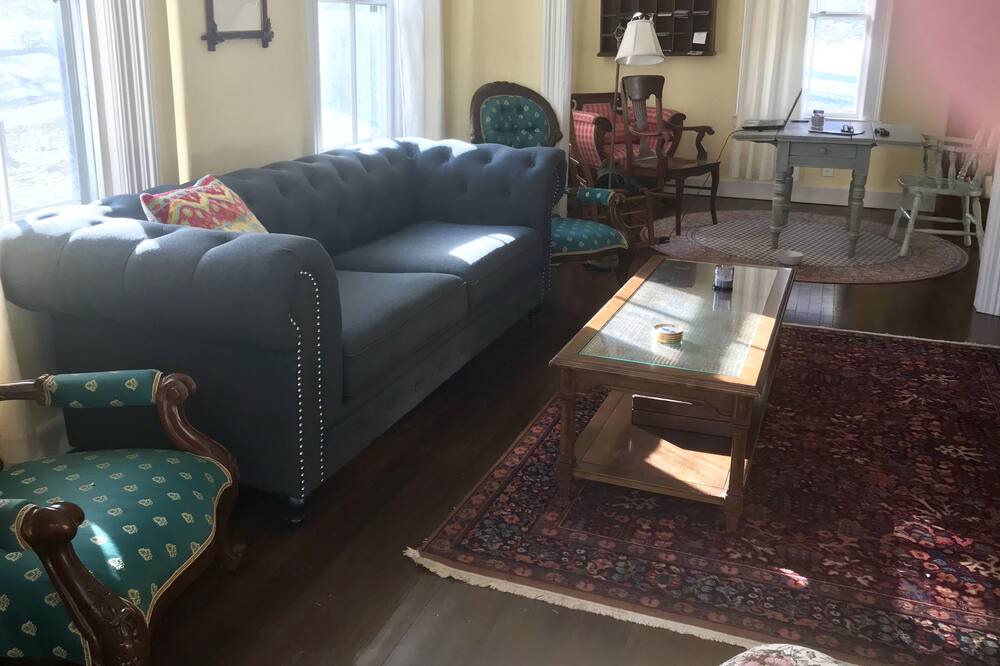 Photo of Livingroom in Lee