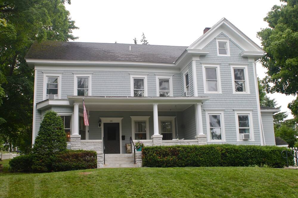 Photo of Others in Lee