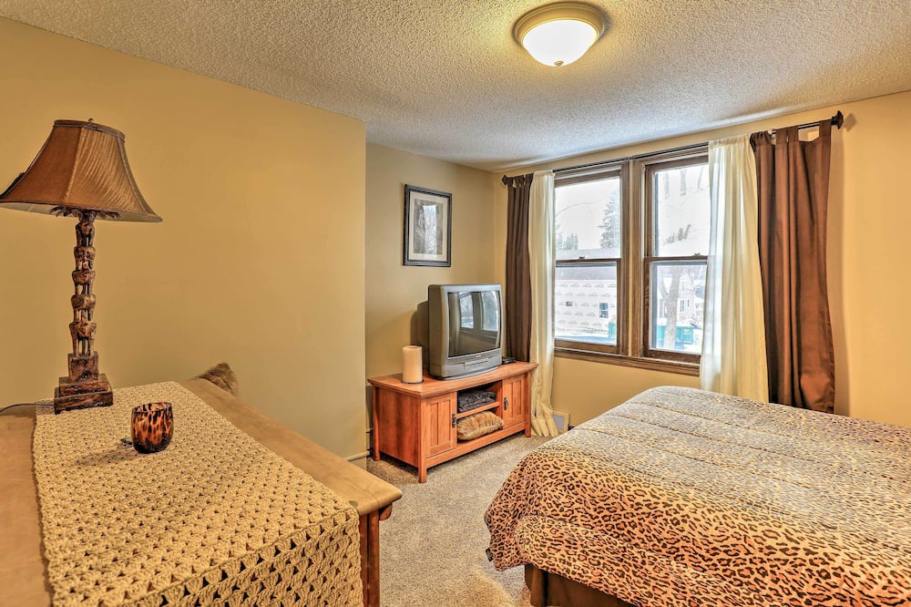 Photo of Bedroom in Mound