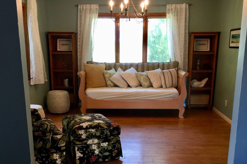 Photo of Livingroom in Dellwood