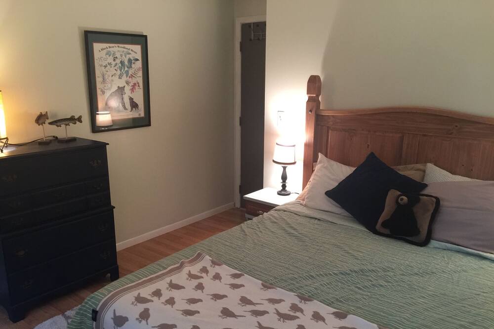 Photo of Bedroom in Dellwood