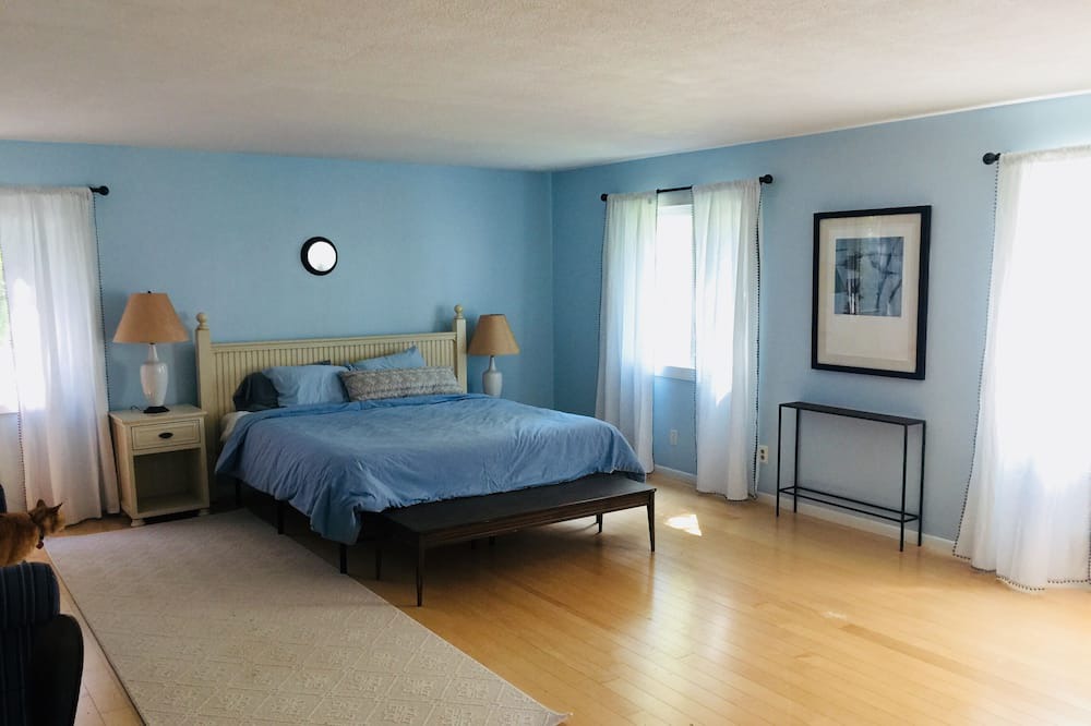 Photo of Bedroom in Dellwood