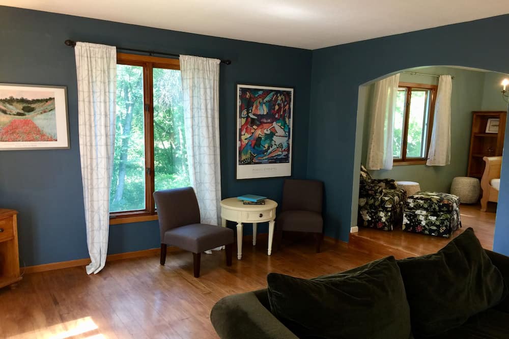 Photo of Livingroom in Dellwood