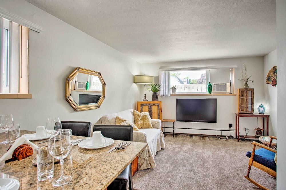 Photo of Livingroom in Columbia Heights