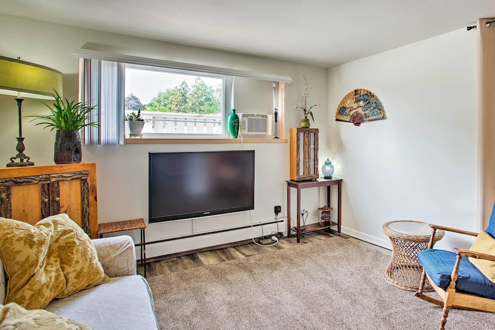 Photo of Livingroom in Columbia Heights