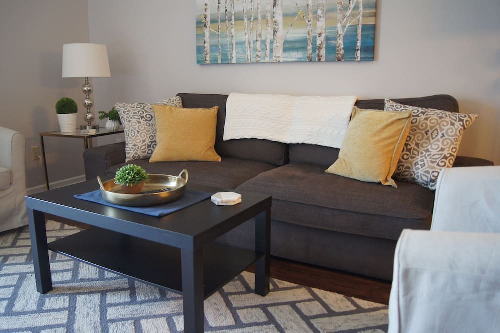 Photo of Livingroom in Woodbury