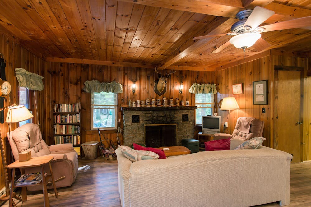 Photo of Livingroom in Lake Luzerne-Hadley