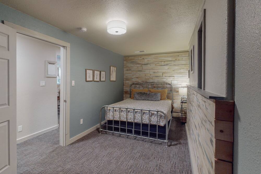 Photo of Bedroom in North Valley