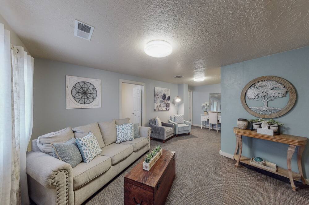 Photo of Livingroom in North Valley