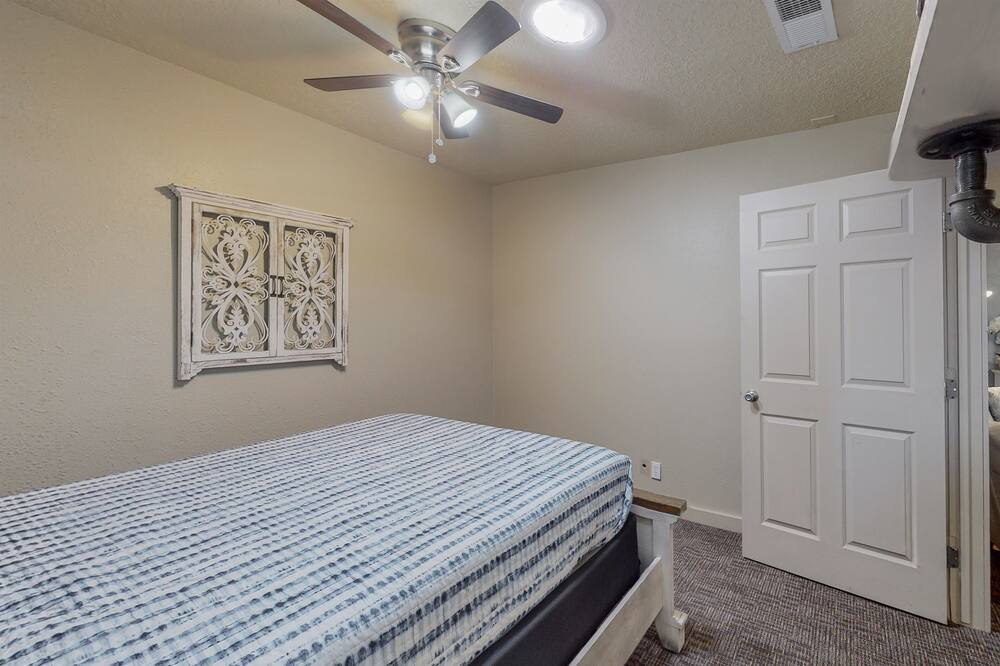 Photo of Bedroom in North Valley