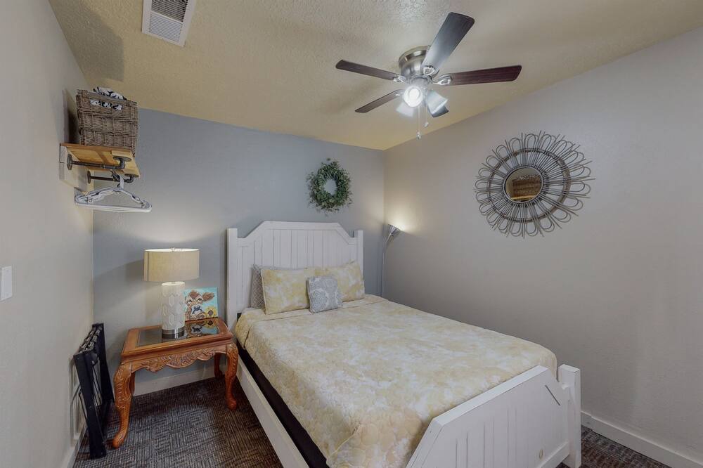 Photo of Bedroom in North Valley
