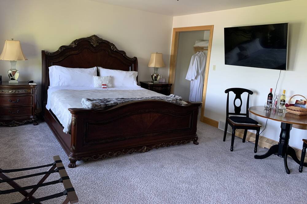 Photo of Bedroom in Allouez