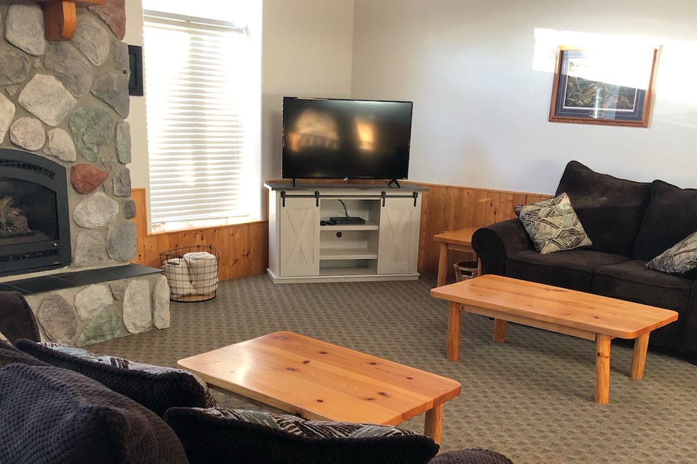 Photo of Livingroom in Squaw Lake
