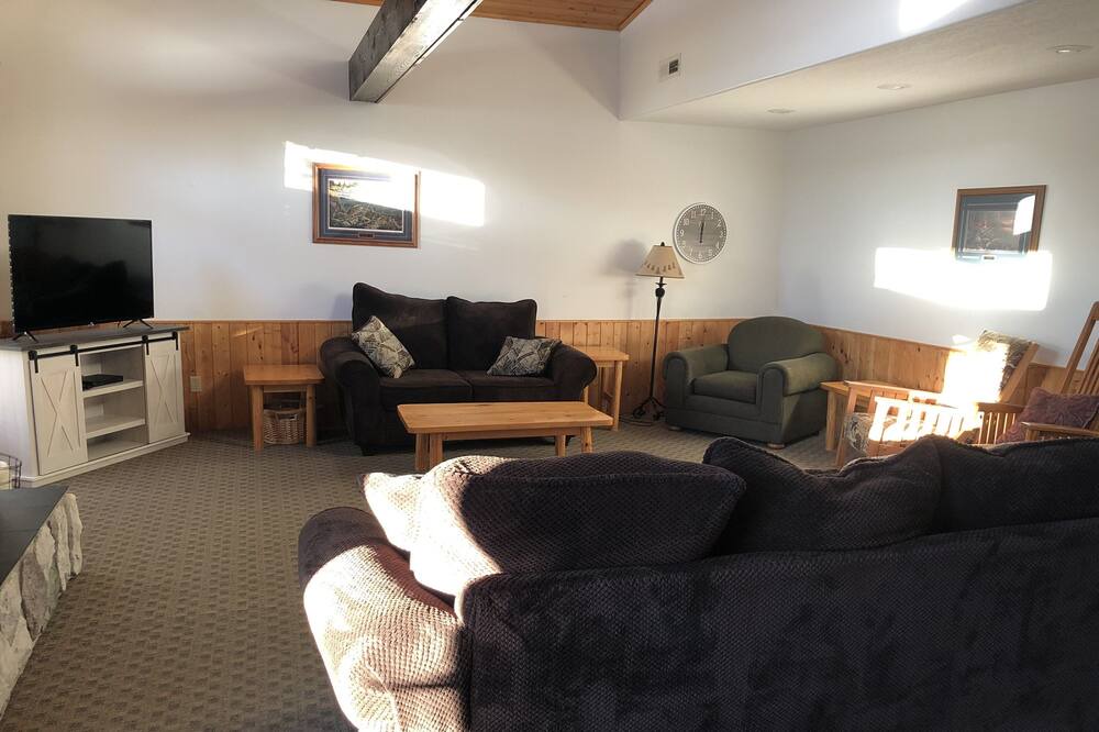 Photo of Livingroom in Squaw Lake