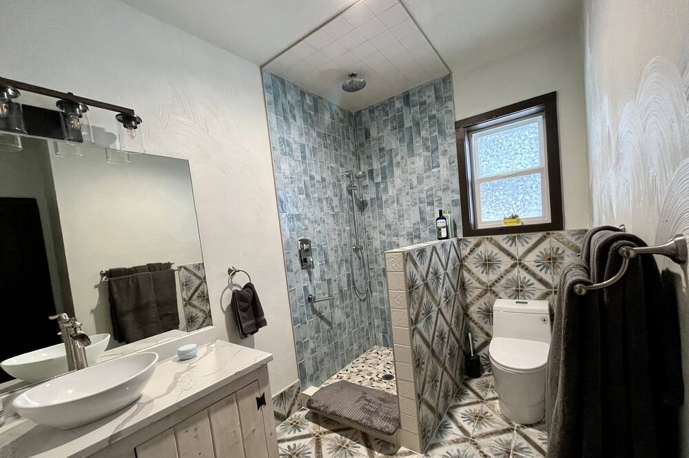 Photo of Bathroom in Chromo
