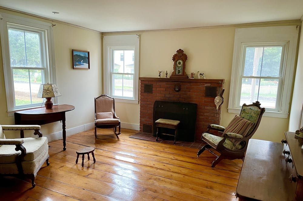 Photo of Livingroom in Bakersfield