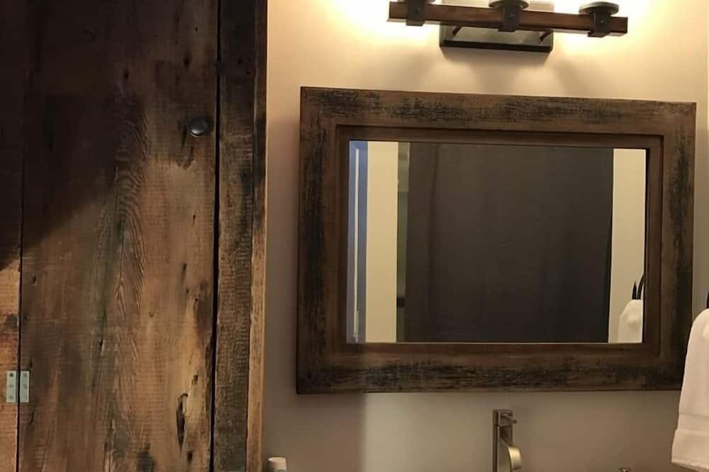 Photo of Bathroom in Warren
