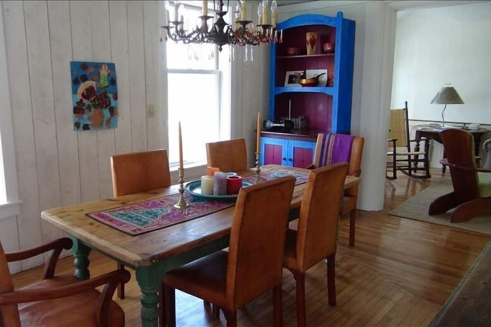 Photo of Livingroom in Wolcott