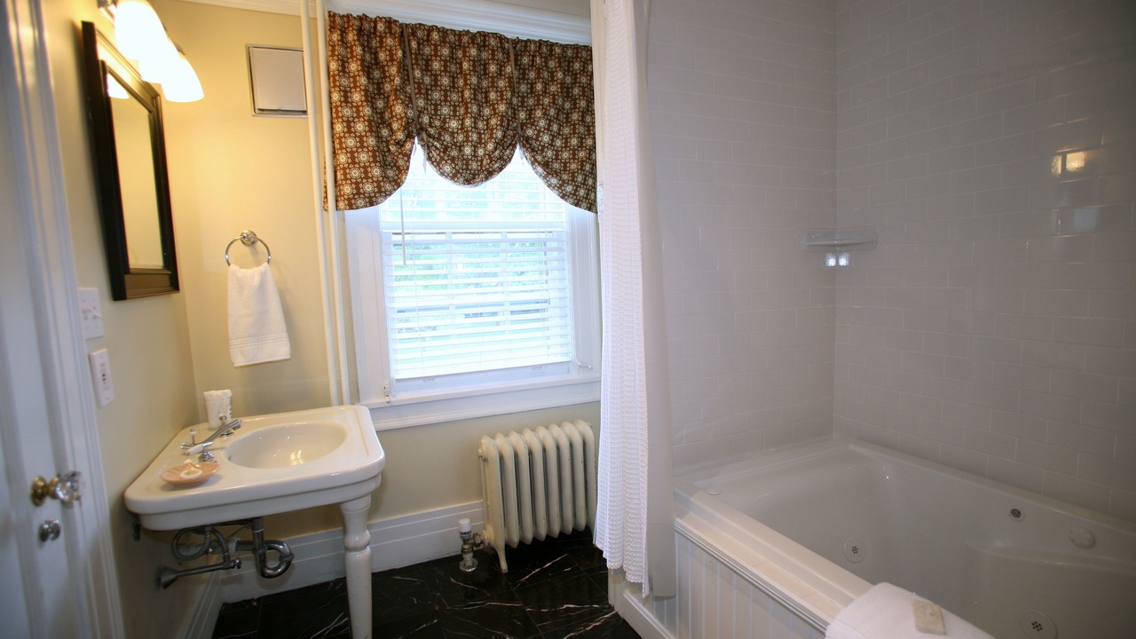 Photo of Bathroom in Old Bennington