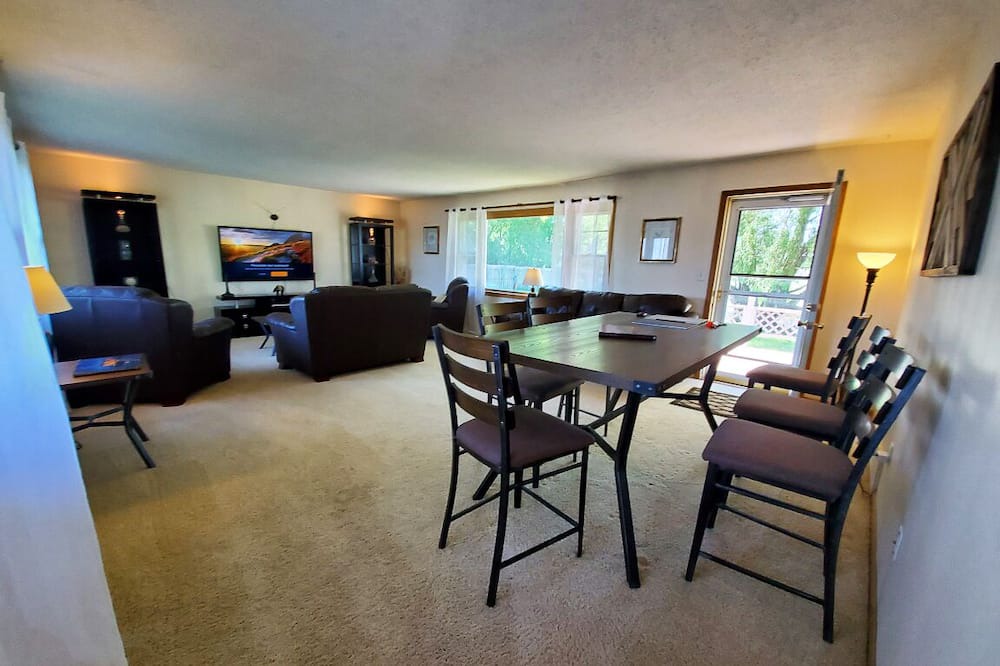 Photo of Livingroom in Lindstrom
