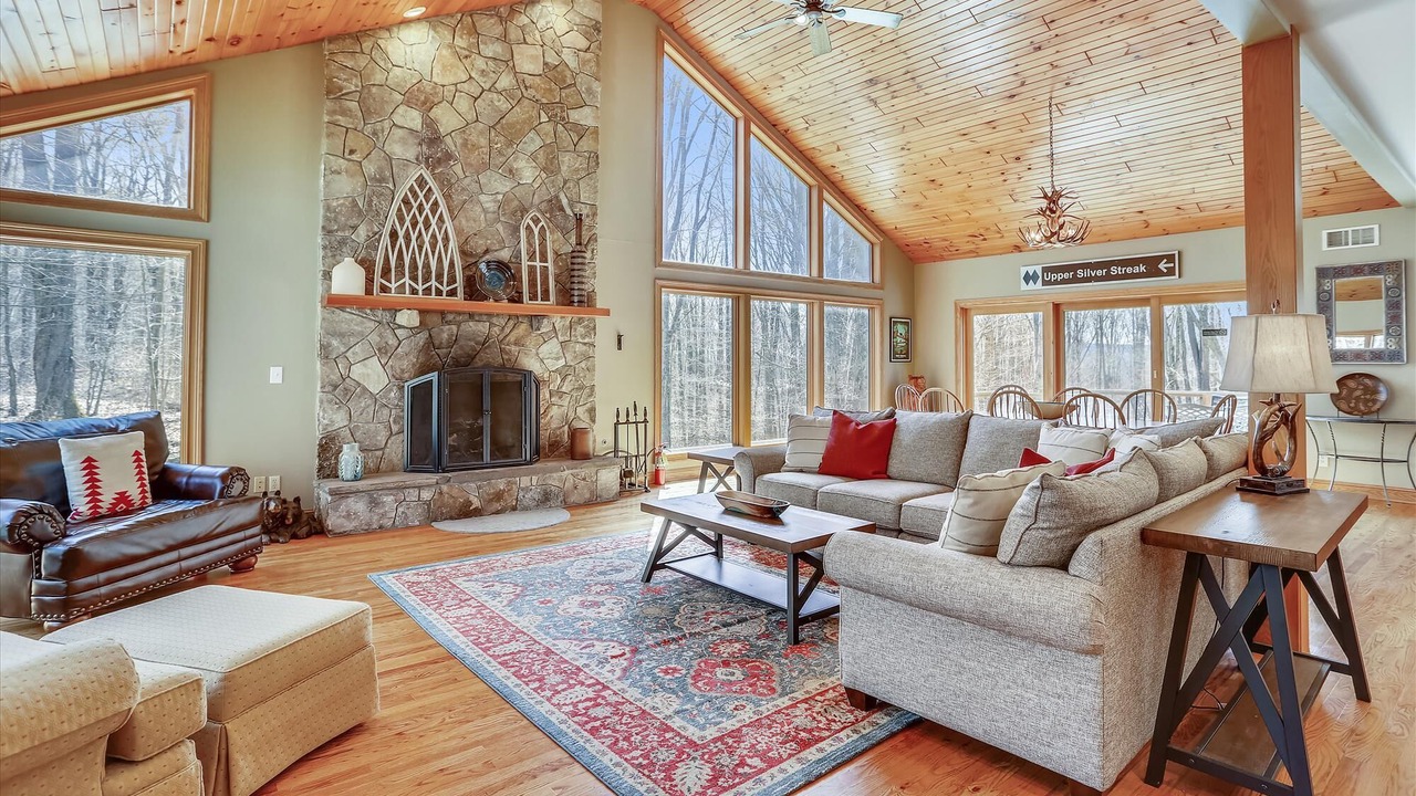 Photo of Livingroom in Old Timberline