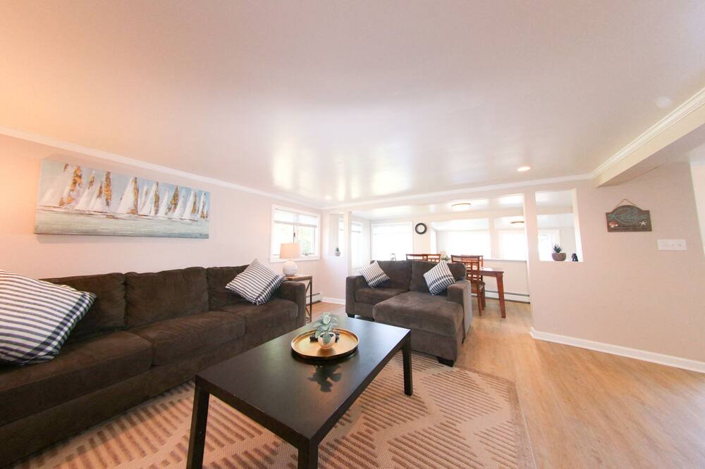 Photo of Livingroom in Plattsburgh