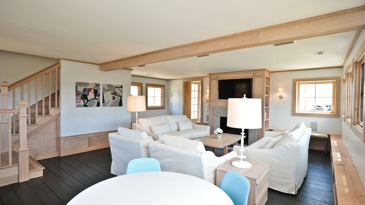 Photo of Livingroom in Roxbury