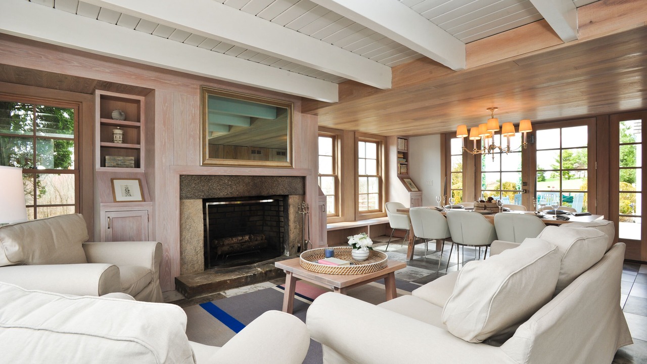 Photo of Livingroom in Roxbury